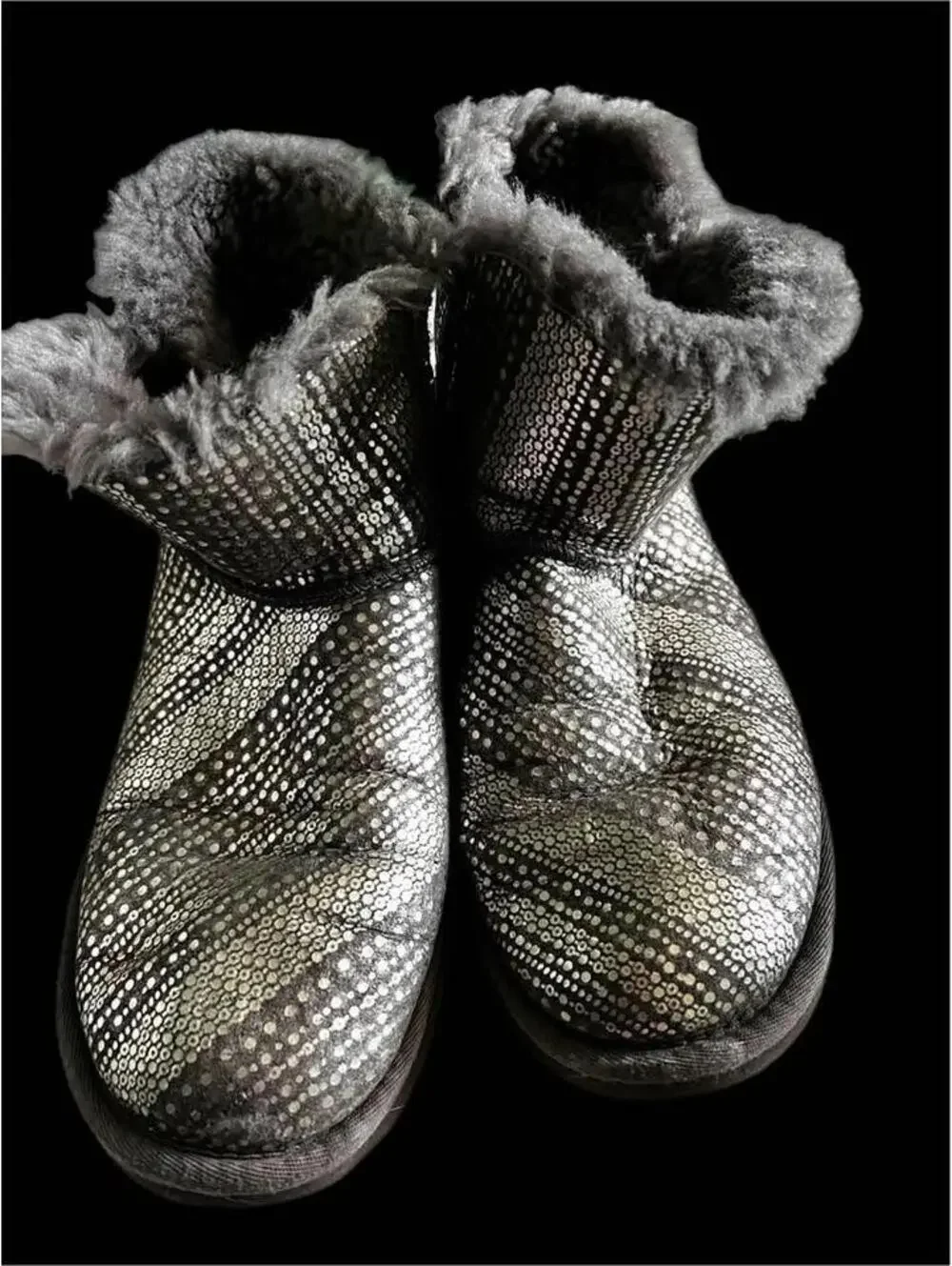UGG Bailey Button Bling Short Boots  Swarovski Crystal Gem Button Size 6